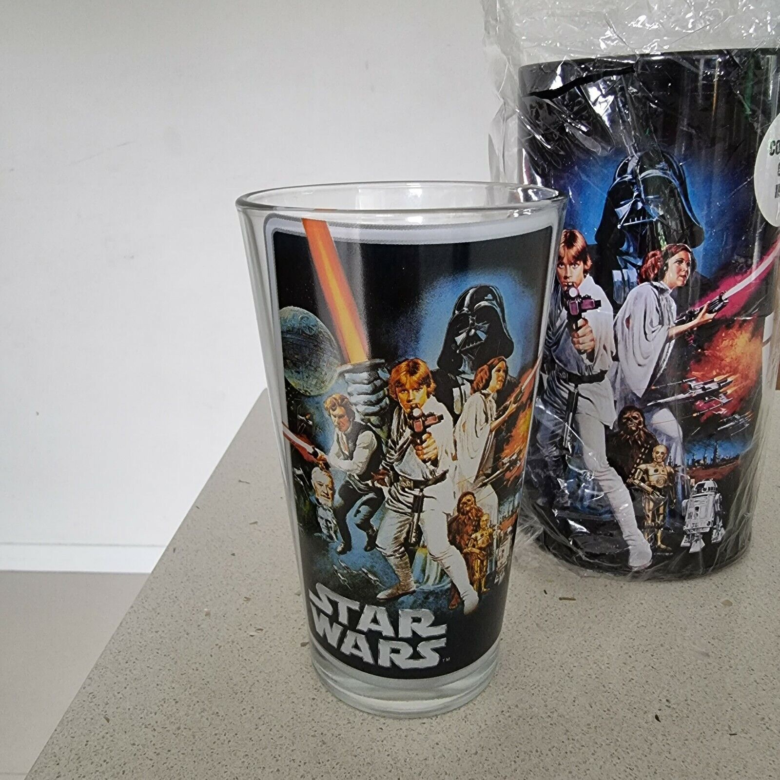 Star Wars Collector glass inside - (2015)  NEW