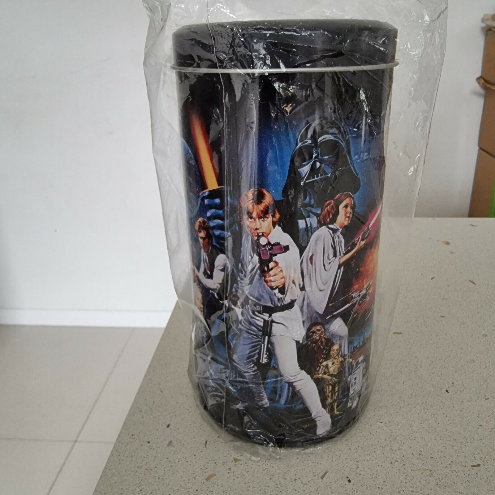 Star Wars Collector glass inside - (2015)  NEW